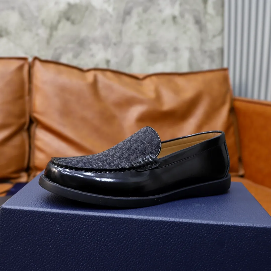 Ex-factory price: 540🙅‍♂️🙅‍♂️🙅‍♂️ Brand: Dior DIOR Standard code: Men's code 38/44 (45 can be customized) Grade: Same as the official website Material: Original cowhide stitching, cowhide lining, original TPU wear-resistant soft outsole Style categories: Leisure and sports version, footwear for driving, young fashion, European and American trends, British style Color: actual picture color
